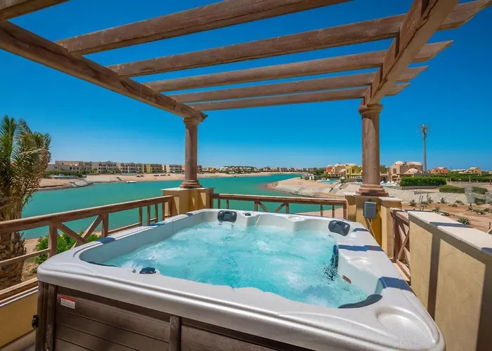 Scenic Views 3-Bedroom Villa In Sabina, El Gouna Private Jacuzzi & Lagoon Access