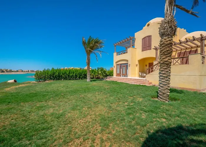 Scenic Views 3-Bedroom Villa In Sabina, El Gouna Private Jacuzzi & Lagoon Access