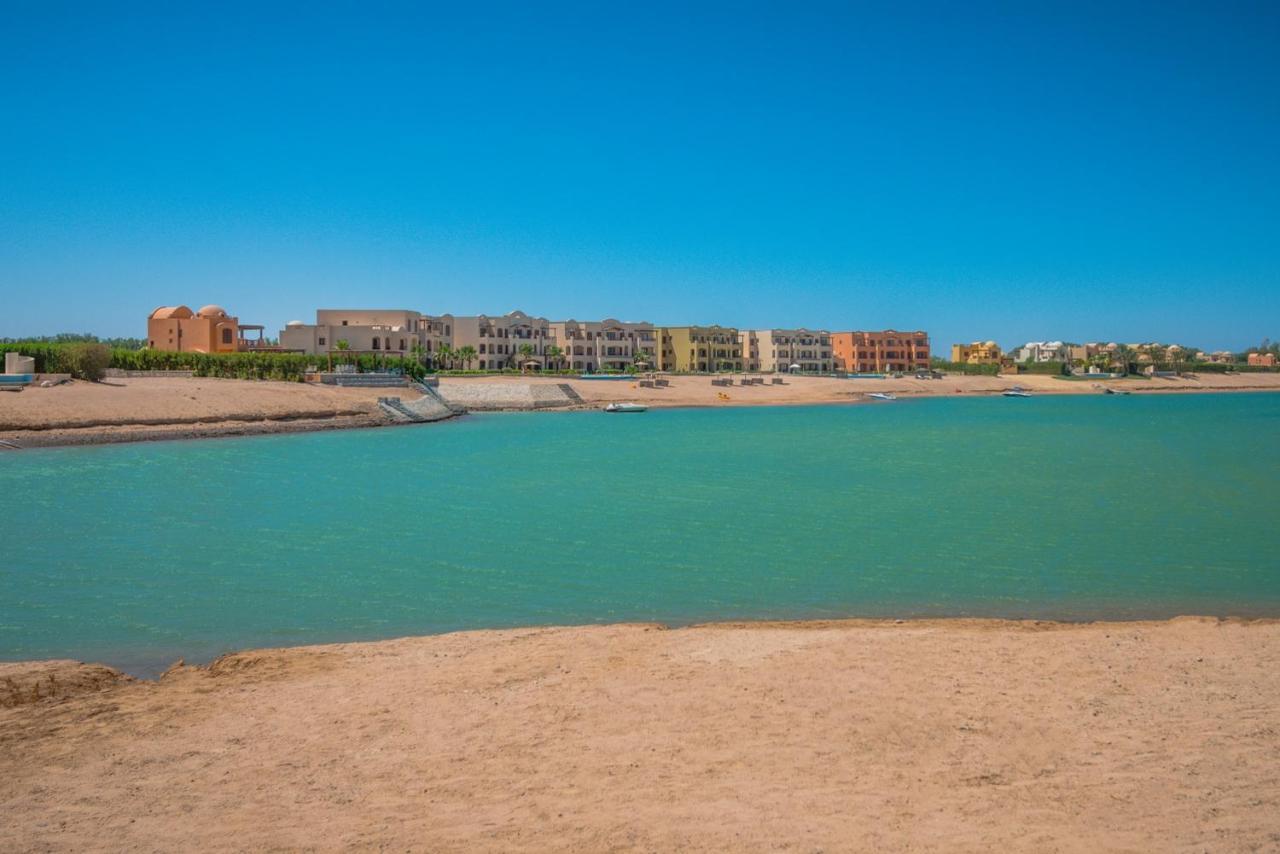 Scenic Views 3-Bedroom Villa In Sabina, El Gouna Private Jacuzzi & Lagoon Access